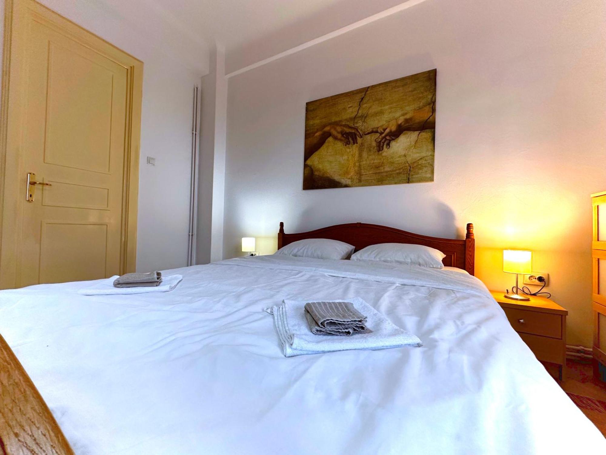 בוקרשט Ultracentral Apartment 4 Rooms - Old City Center -120 Square Meters - מראה חיצוני תמונה