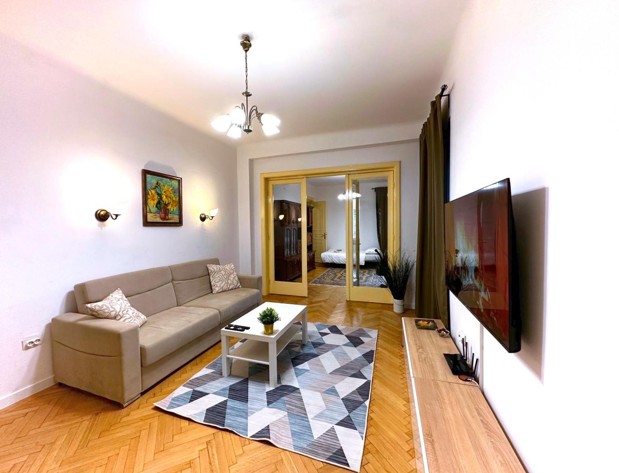 בוקרשט Ultracentral Apartment 4 Rooms - Old City Center -120 Square Meters - מראה חיצוני תמונה