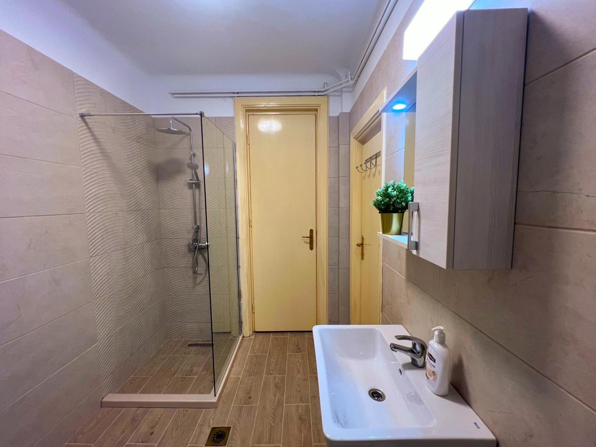 בוקרשט Ultracentral Apartment 4 Rooms - Old City Center -120 Square Meters - מראה חיצוני תמונה